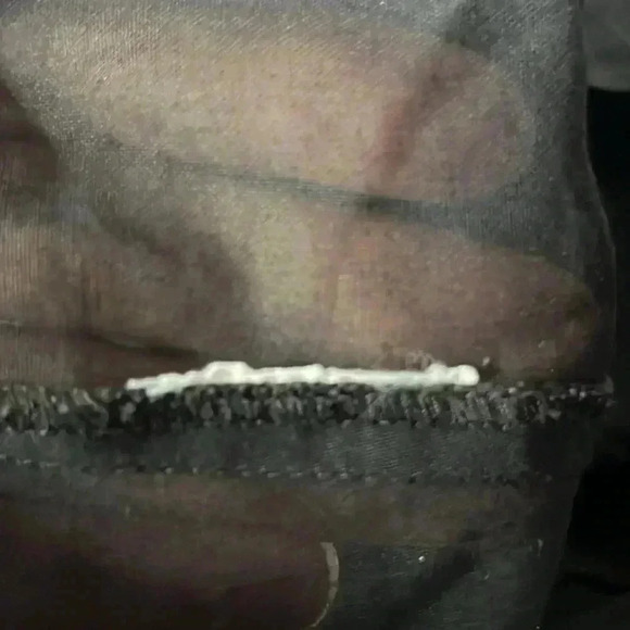 Vince Sheer Sleeveless Black Blouse Size 8 ((RR)) - Picture 6 of 6